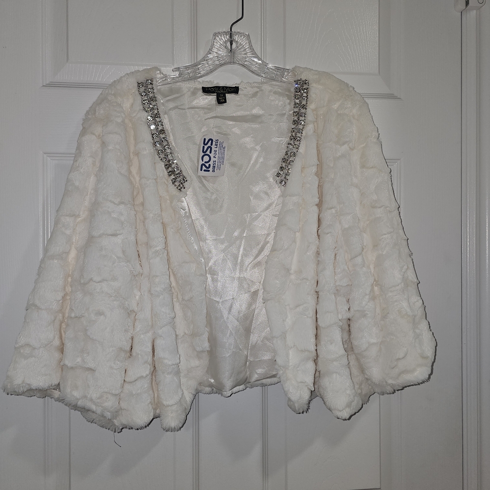 PARK&MAIN WOMAN - Elegant White Faux Fur Jacket